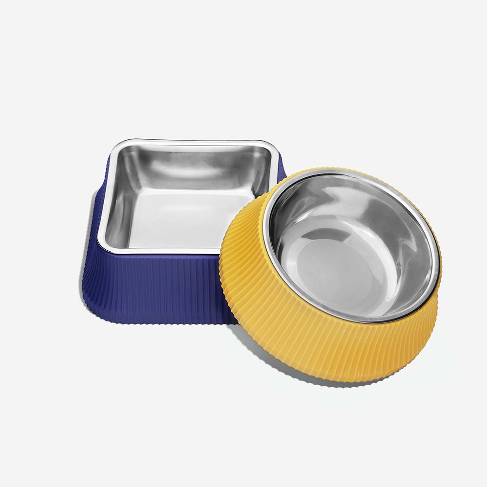 Elevated dog bowl with Roman column design from the side, showcasing stability and elegance.