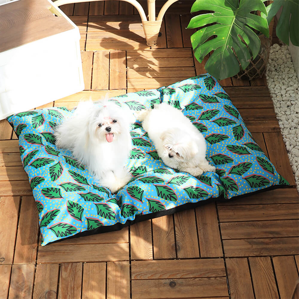 Tropical Bliss pet mat for dogs and cats in a outdoor setting