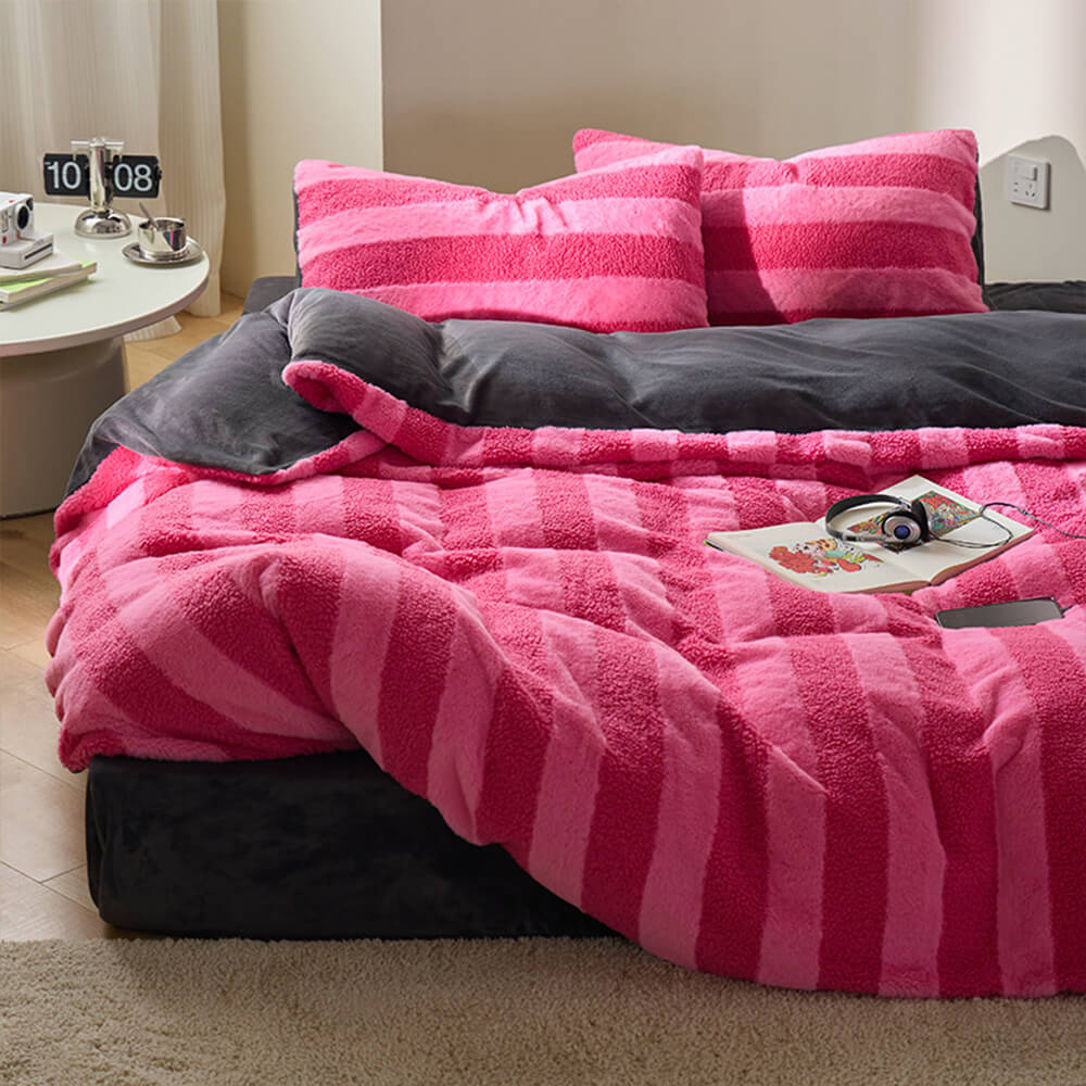 Full view of the dual-sided cozy striped bed sheet set showcasing soft milk velvet and sherpa fleece.